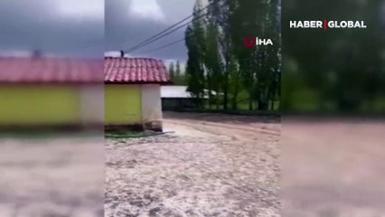 Sivas’ta ceviz büyüklüğünde dolu yağdı