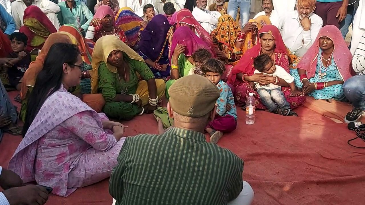 Watch Video:- मूलसागर में विस्थापित परिवारों की महिलाओं ने कलक्टर टीना डाबी को दी आशीष