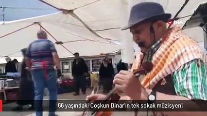 66 yaşındaki Coşkun Dinar'ın tek sokak müzisyeni