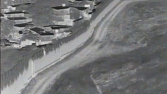 Un hombre dejó caer a un niño de 4 años desde la barrera fronteriza en San Diego