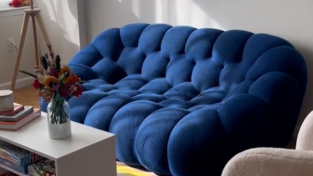 Ce canapé bleu abandonné à New York qui valait… 8 000 dollars