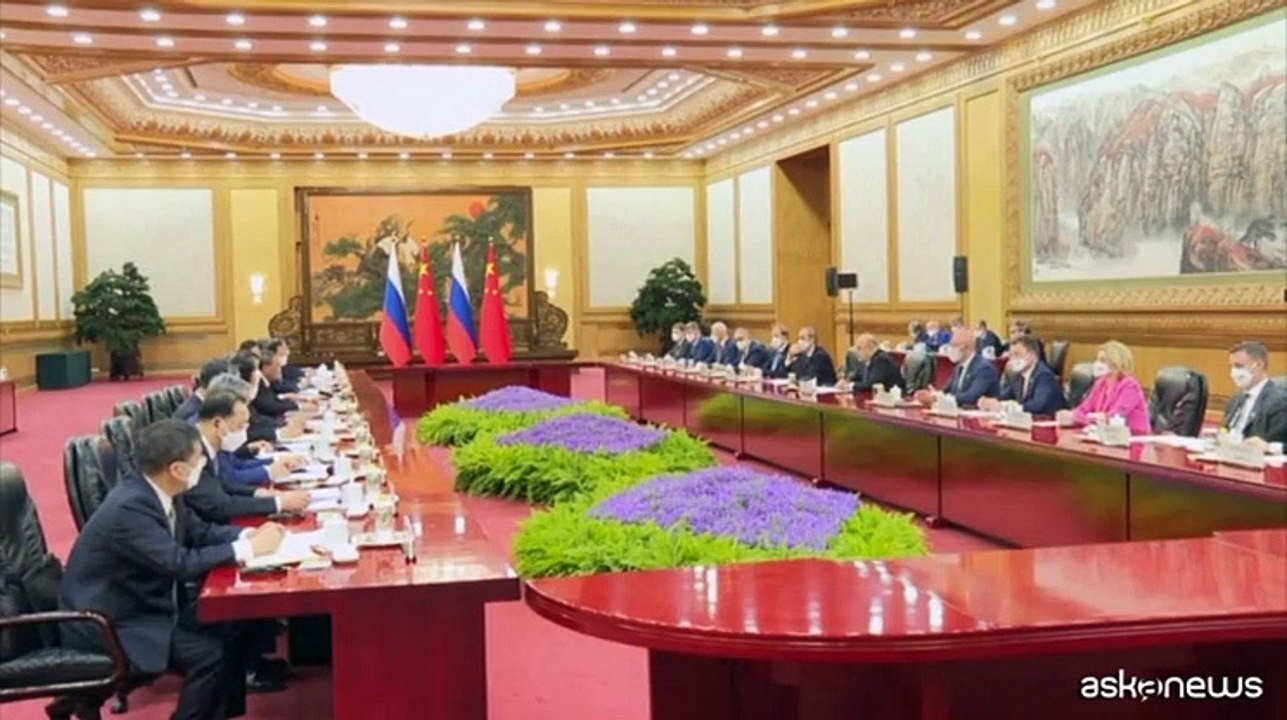 Il presidente cinese Xi Jinping riceve il premier russo Mishustin