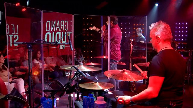 Patrick Bruel interprète A la santé des gens que j'aime dans le Grand Studio RTL