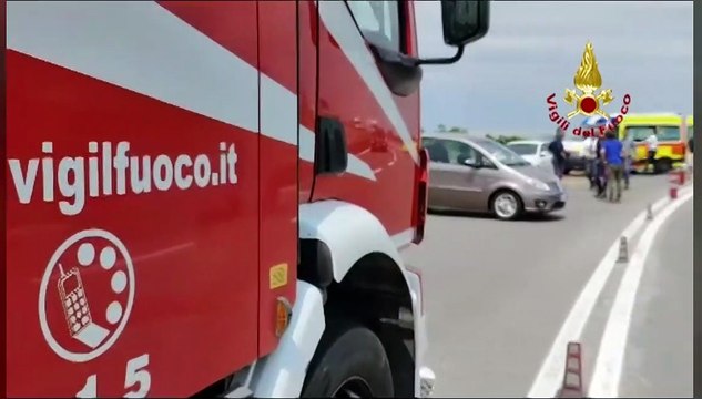 Malore dopo essere entrato al casello: si schianta contro un'altra auto e muore