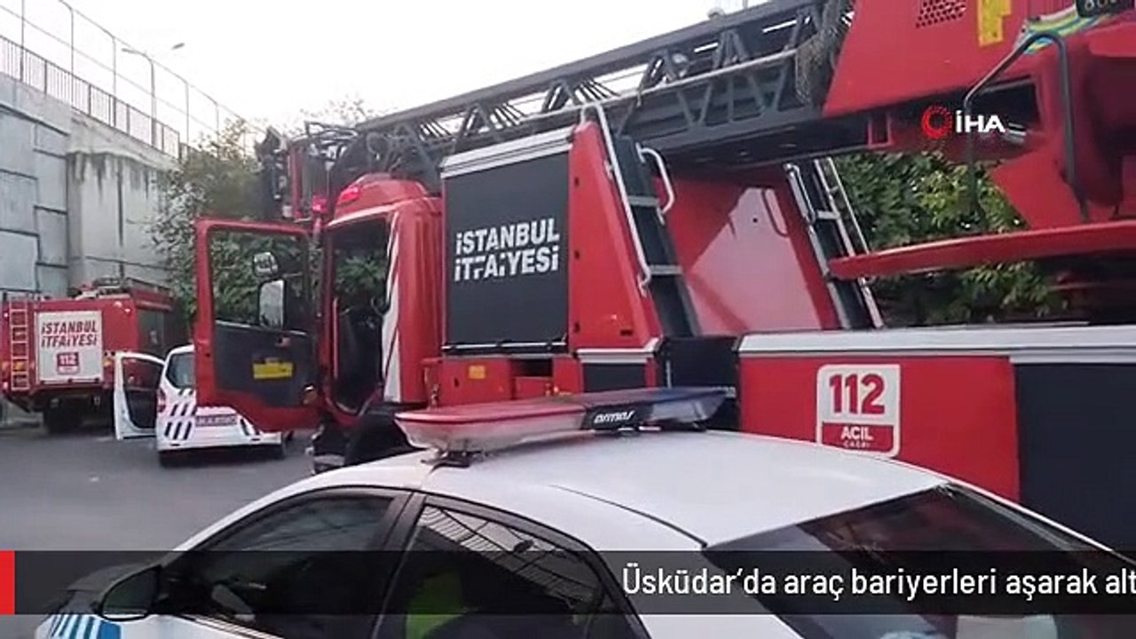 Üsküdar'da araç bariyerleri aşarak alttaki sokağa düştü: 1 hafif yaralı