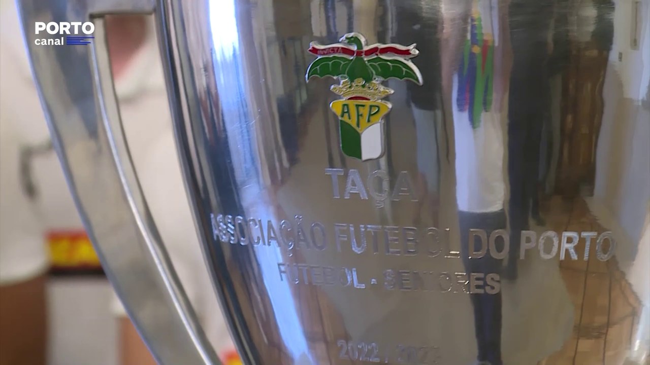 Futebol Clube da Foz recebido na Câmara do Porto após vencer Taça da Associação de Futebol do Porto