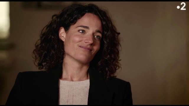 VOICI : Un si grand soleil : qui est Hélène Péquin qui incarne Aurélie Sauveur dans le feuilleton de France 2 ?