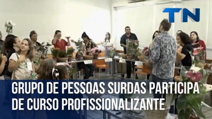 Grupo de pessoas surdas participa de curso profissionalizante