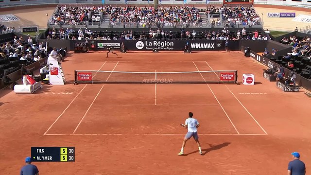Fou de rage, Michael Ymer fracasse sa raquette sur la chaise de l’arbitre, et se fait disqualifier