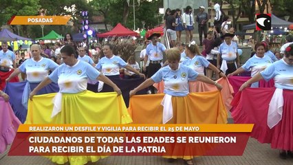 Ciudadanos de todas las edades se reunieron para recibir el día de la patria
