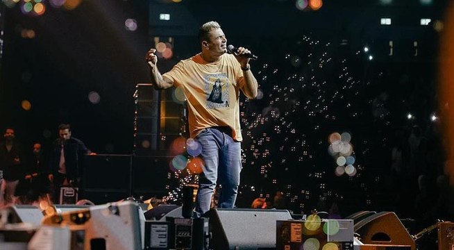 جمهور الكويت لعمرو دياب: أهو إنت الحظ