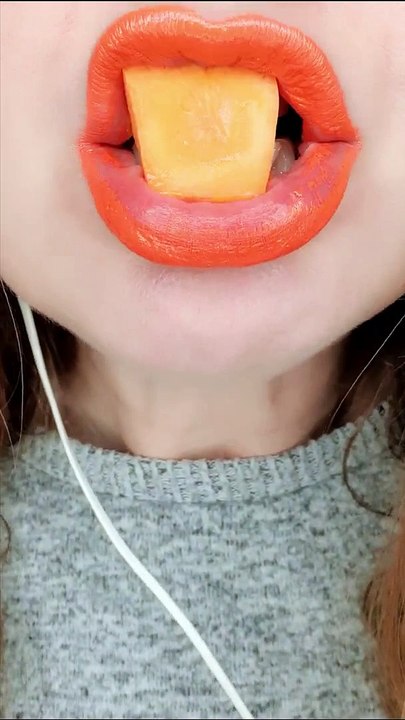 ASMR EATING BITING CRUNCHY FOODS CARROT LETTUCE CHILLI CLOSE UP MUKBANG