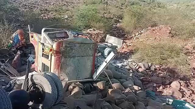 Truck overturned in Bagher valley of Jhalawar district