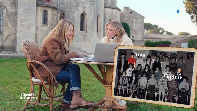 Virginie Efira parle de son premier baiser dans l'émission Chemins de traverse diffusée sur France 3 et présentée par Agathe Lecaron.
