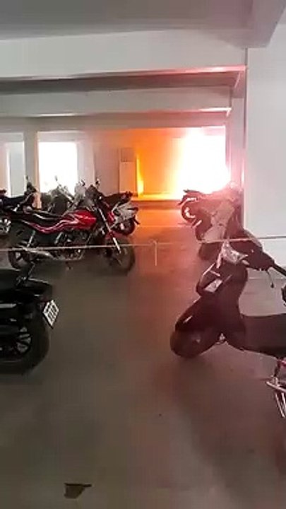 सेन्ट्रल लाइब्रेरी में शार्ट सर्किट से लगी आग , दहशत में भागने लगे विद्यार्थी
