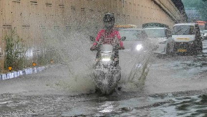 Aaj Ka Mausam: दिल्ली-NCR में मौसम ने ली करवट, आज भी होगी बरसात, जानिए IMD का अपडेट