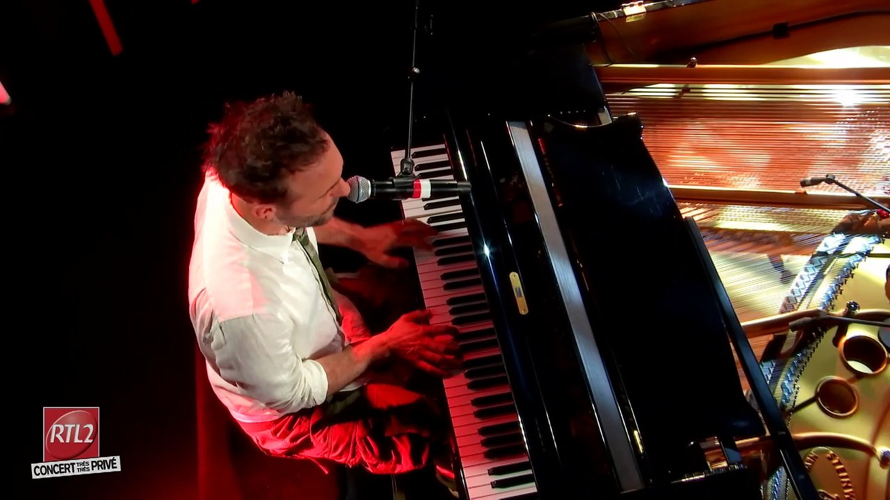 Charlie Winston interprète "Exile" en Concert Très Très Privé RTL2  (19/04/2023)