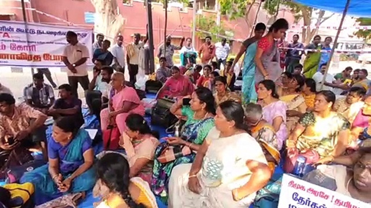 मांगों को लेकर भूख हड़ताल पर बैठे अंशकालिक शिक्षक