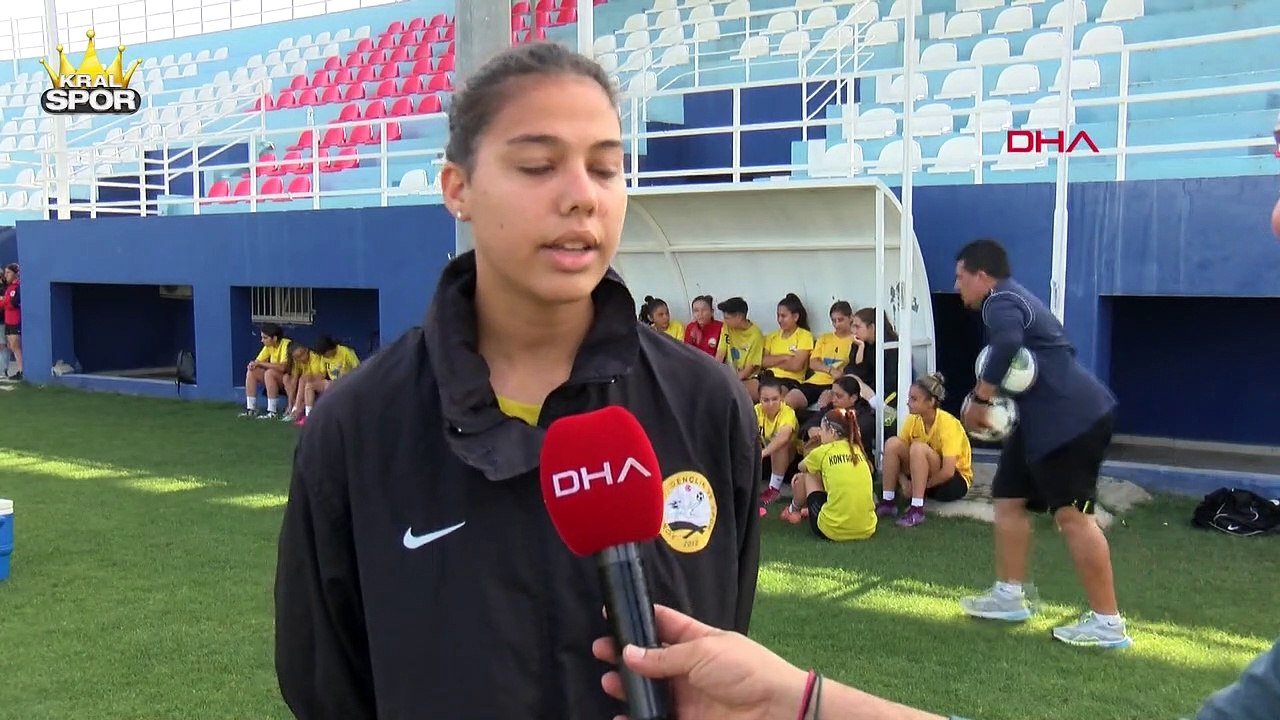 Antalya'da taraftarlar kadın futbolculara saldırdı
