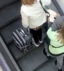 Pillan 'in fraganti' a una carterista en Sants