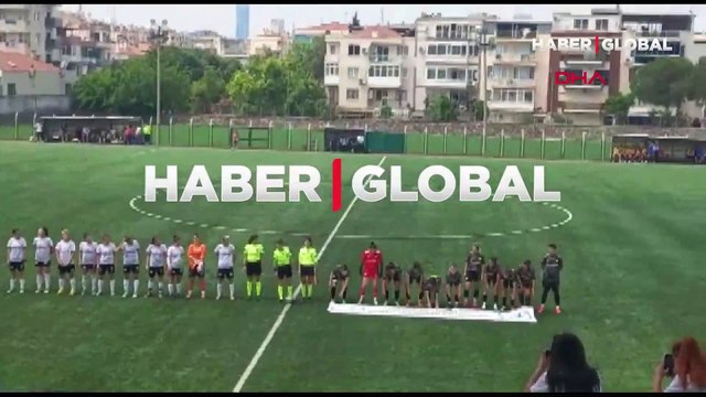 TFF Kadınlar 2. Lig B Grubu'nda oynanan maçta sahaya inen taraftarlar futbolculara saldırdı