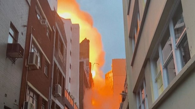 Australie : un impressionnant incendie ravage un immeuble de Sydney et s’étend à d’autres bâtiments
