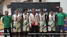 Abdulhamit Gül, genç basketbolculara taş çıkarttı