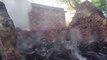 लखीमपुर खीरी: खाना बनाते समय लगी भीषण आग, तीन घरों की गृहस्थी हुई खाक