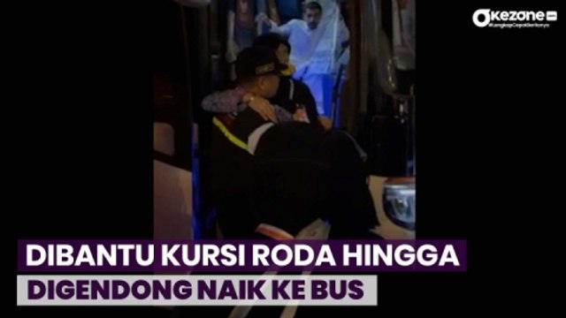 Momen Petugas Bantu dan Layani Jemaah Haji Lansia di Madinah