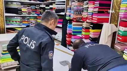 Yolda bulduğu dolarları bakın ne yaptı