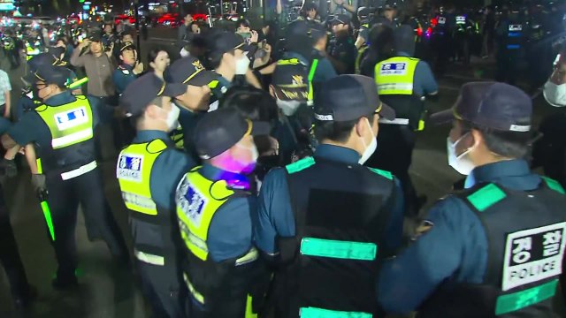 금속노조 1박 2일 밤샘 집회...경찰 강제해산 집행 / YTN