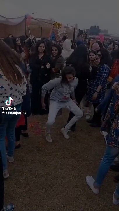Yaaran di mehfil te sheeshe da door aay dance video for WhatsApp status