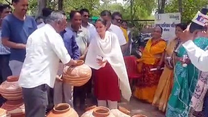 फ्रिज के स्थान पर मटके का उपयोग करने चलाया जागरुकता अभियान