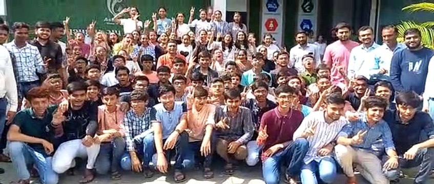 SURAT VIDEO : 10वीं परिणाम में सूरत के विद्यार्थियों ने लगाई प्रथम स्थान की हैट्रिक