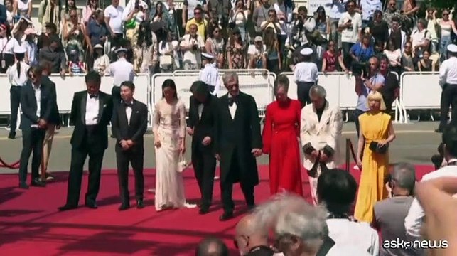 Cannes il red carpet di Wim Wenders per Perfect Days