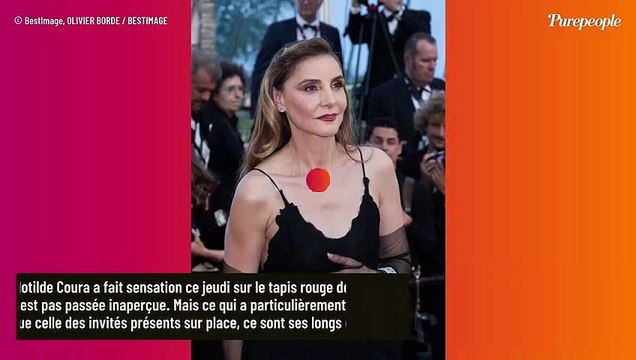 Clotilde Courau renversante à Cannes avec un accessoire très original face à Léa Drucker très sensuelle