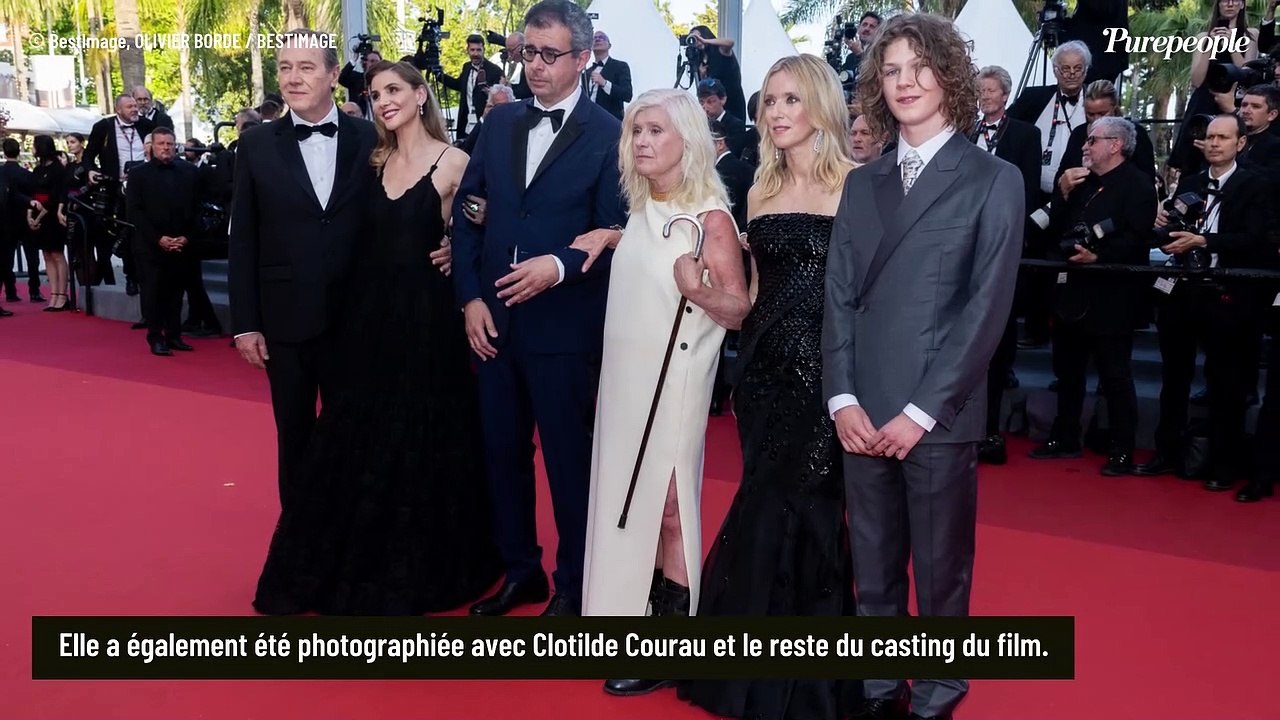 Clotilde Courau renversante à Cannes avec un accessoire très original face à Léa Drucker très sensuelle