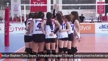 İzmir Büyükşehir Belediye Başkanı Tunç Soyer, Voleybol Altyapılar Türkiye Şampiyonası'na katılan sporcularla buluştu