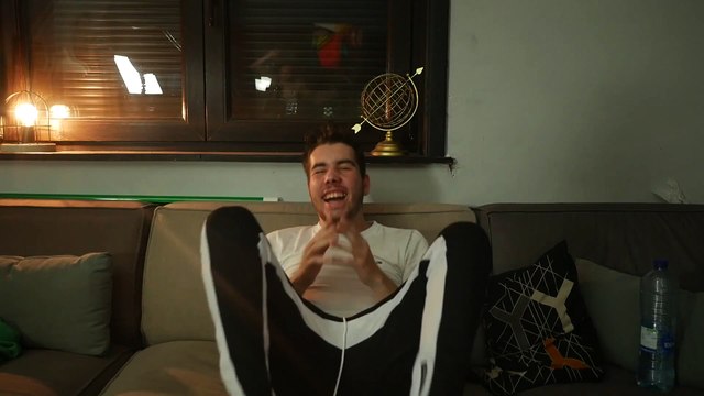 Je Freestyle sur des Musiques de Dessins Animés ! (code lyoko, dora, SNK...)