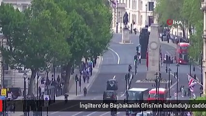 İngiltere'de Başbakanlık Ofisi'nin bulunduğu caddenin kapısına araç çarptı