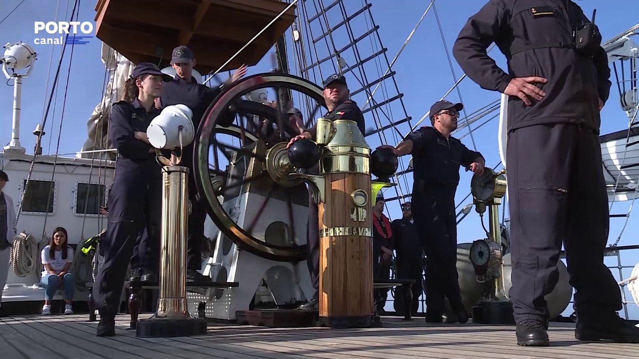 Navio Escola Sagres deixa águas do Douro rumo ao Porto de Leixões