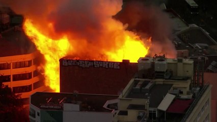 시드니 중심가 7층 건물에 큰불...일부 노숙자 거주 / YTN