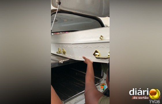 Homenagens e comoção marcam sepultamento da criança morta em acidente de carro no Vale do Piancó