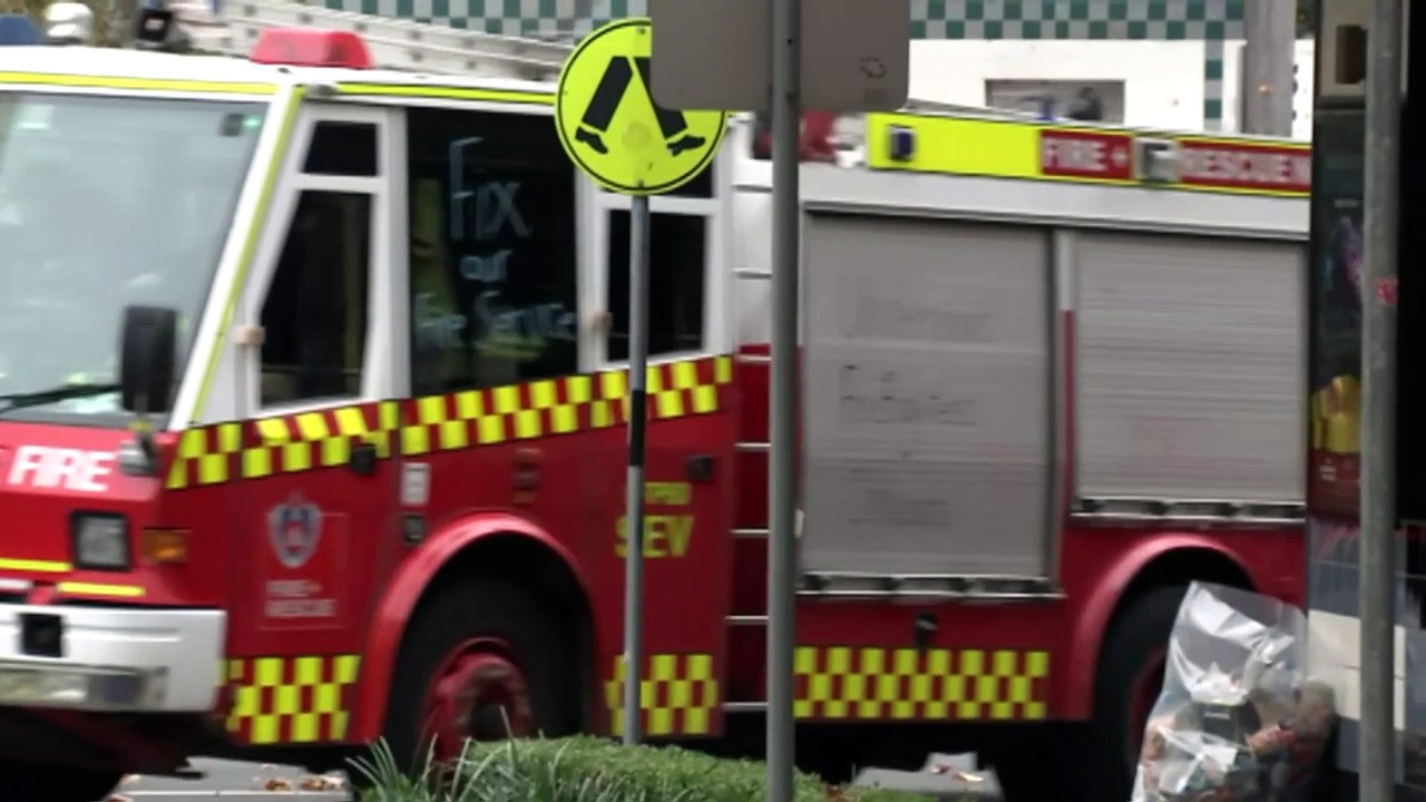 Huge blaze destroys heritage-listed building in Sydney CBD