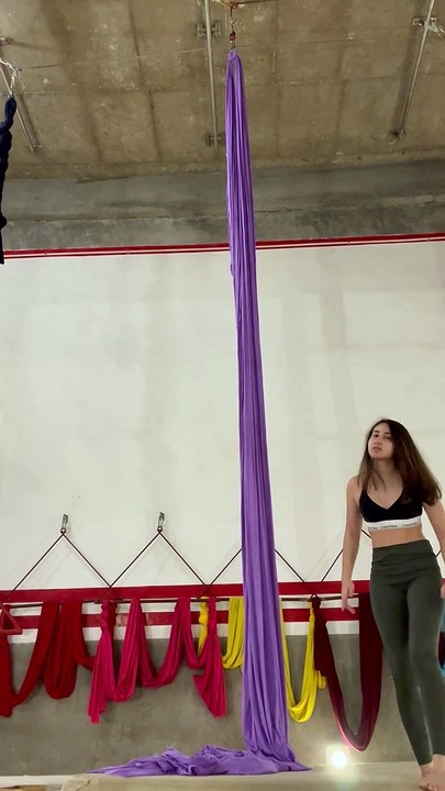 Aerial Silk Performer Gets Entangled Mid-Air