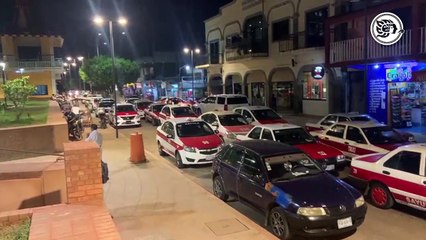 Taxistas toman calle contra alcaldesa de Sayula