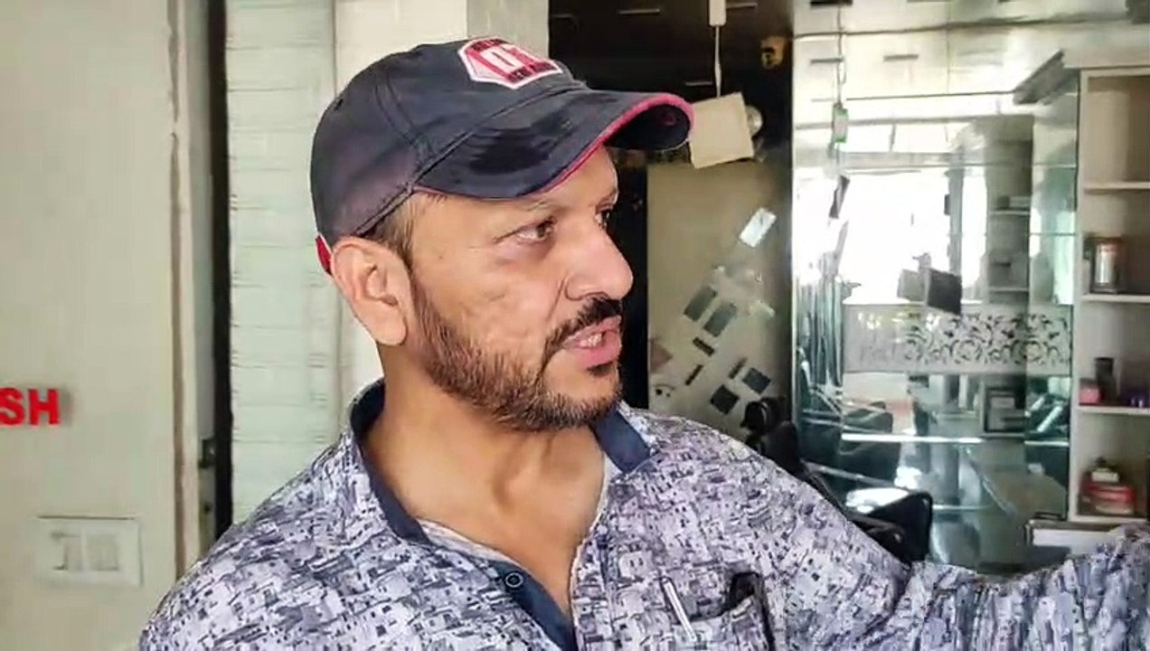 Fire in shop: आग से धधक उठा ब्यूटी पार्लर-हेयर कटिंग सैलून