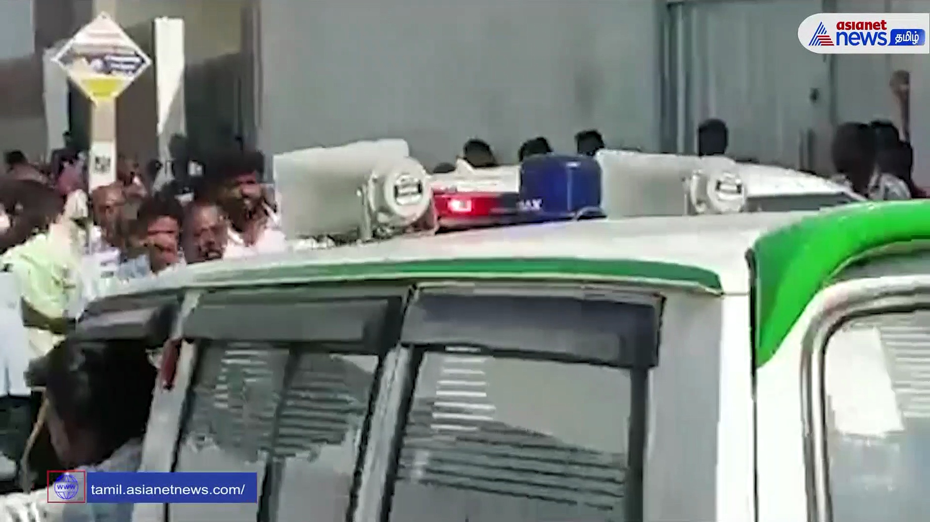 அமைச்சர் செந்தில் பாலாஜி வீட்டில் ஐடி ரெய்டு; அதிகாரிகளின் கார்களை சூறையாடிய தொண்டர்கள்