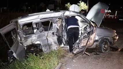 Hafif ticari araçla minibüs çarpıştı: 5 yaralı