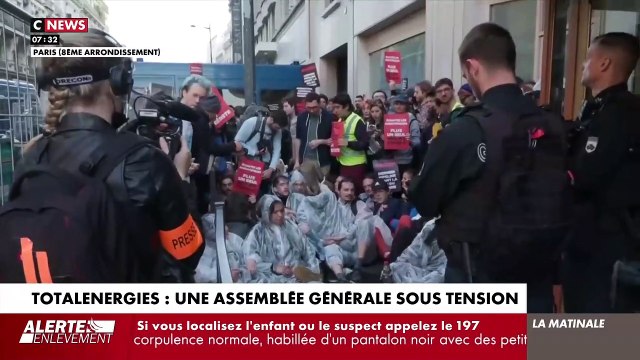TotalEnergies - Regardez les images des incidents qui se déroulent alors que doit se tenir l'Assemblée Générale des actionnaires à Paris (8e) - Vidéo